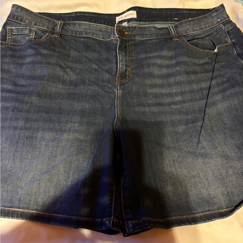 NFS-SOLD-VEGAS_POSH 
Lane Bryant Dark Wash Denim Shorts